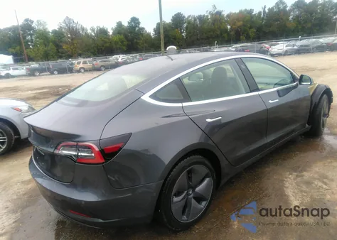 2018 Tesla Model 3 Long Range/Mid Range z USA, uszkodzony, nr VIN 5YJ3E1EA6JF052757